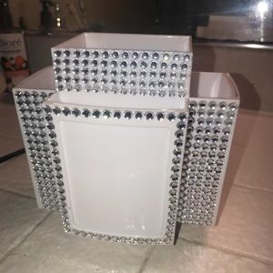 dazzled brush holder